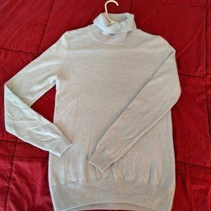 100 percent cashmere pale blue T-neck size S